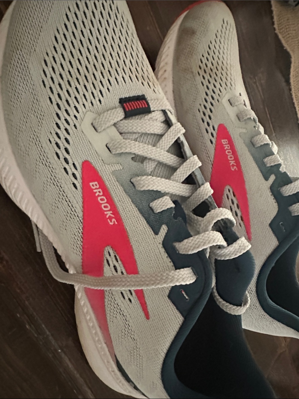 Women’s brooks running shoes